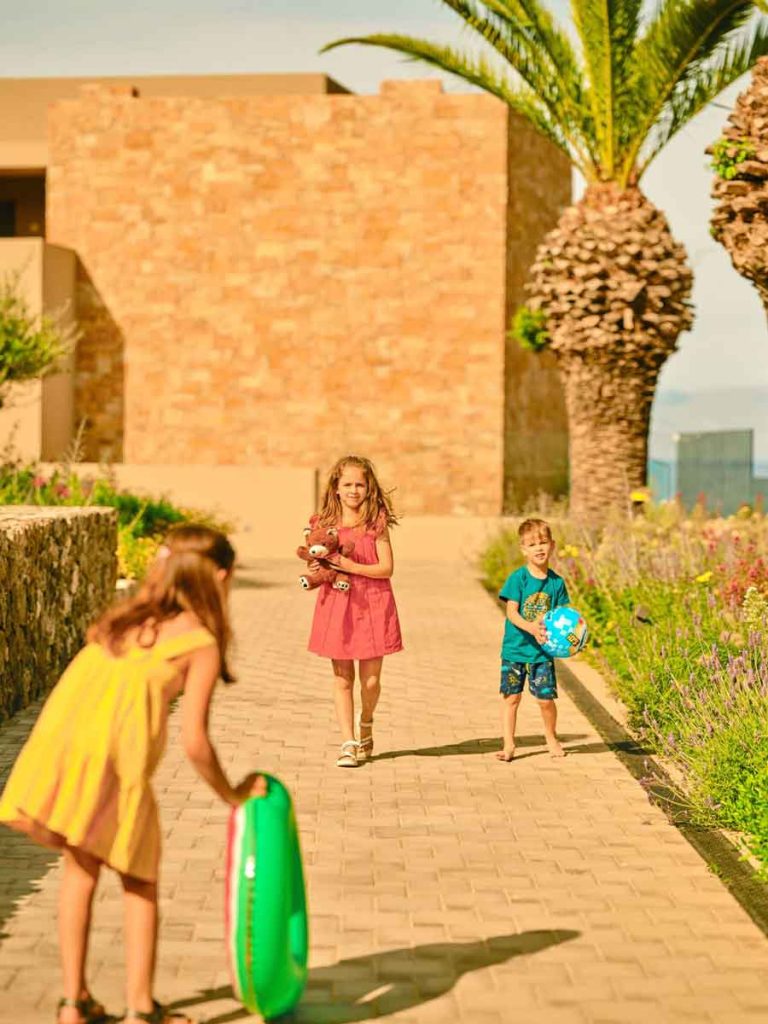 Servicios de cuidado infantil y nanny en Marbella
