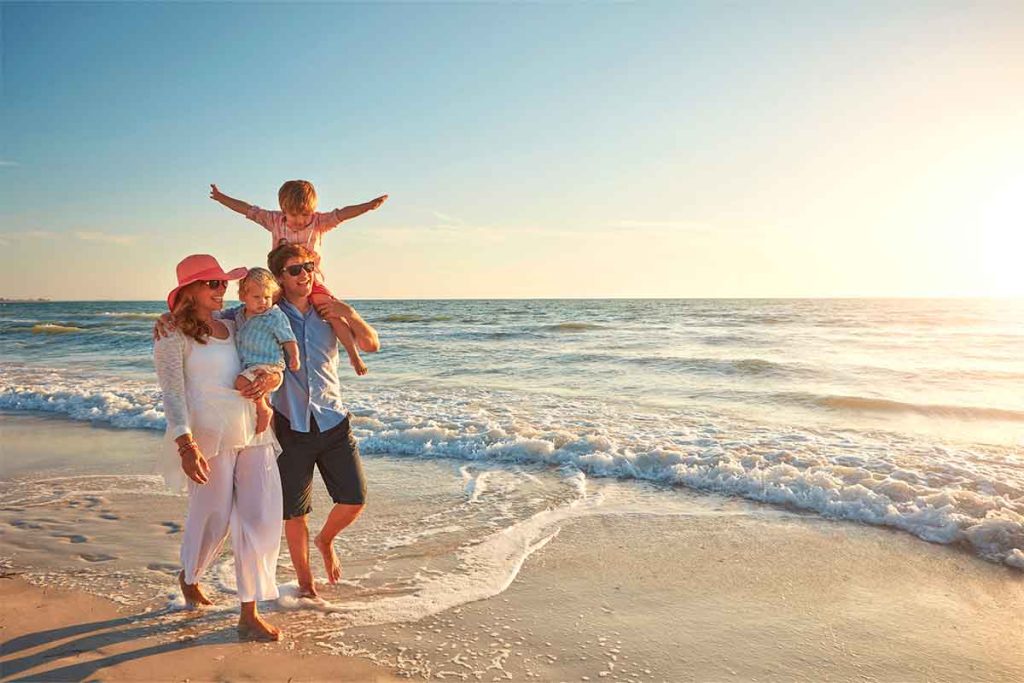 Por qué Marbella atrae a familias internacionales modernas